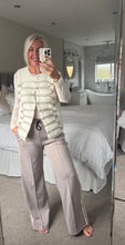Load image into Gallery viewer, The seam stripe pin tuck joggers with pockets
