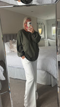 Load image into Gallery viewer, The Palma button detail jersey
