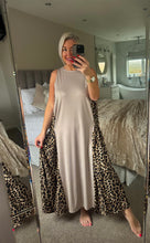 Load image into Gallery viewer, The tie side animal print jersey dress
