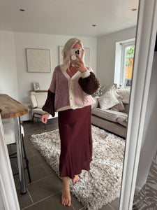 The elasticated waist satin skirts