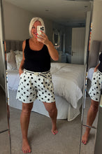 Load image into Gallery viewer, The Polka dot stretch shorts with separate belt
