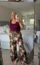 Load image into Gallery viewer, The fine knit scalloped vest top
