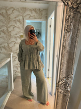 Load image into Gallery viewer, SALE The linen button pocket trousers (no return on sale items)
