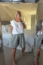 Load image into Gallery viewer, The gingham shorts with pockets
