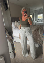 Load image into Gallery viewer, The striped linen trousers with pockets
