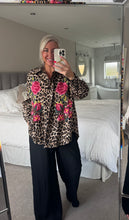 Load image into Gallery viewer, The animal print embroidered detail zeta Otto shirt
