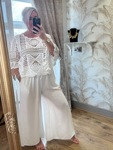 The fluted sleeve crochet top
