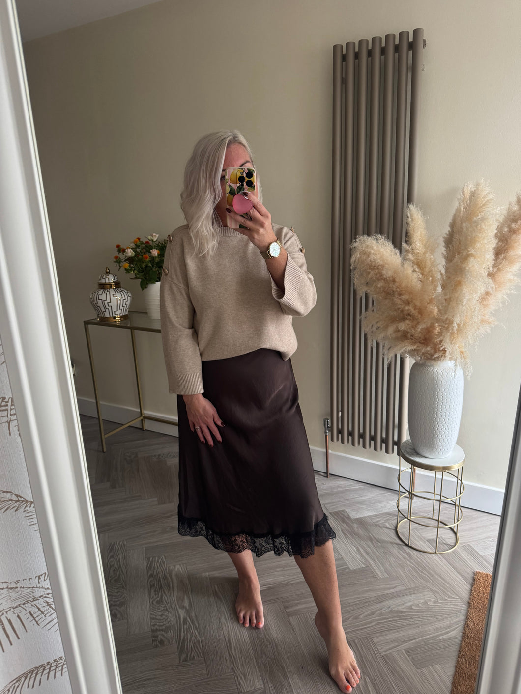 The lace hem satin skirt