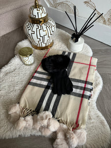 The ultimate cashmere feel scarf & gloves gift set