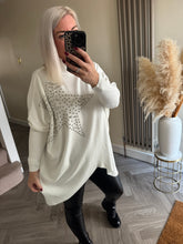 Load image into Gallery viewer, The diamanté star v hem knit
