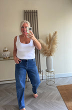 Load image into Gallery viewer, The G smack barrel Jean
