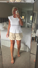 Load image into Gallery viewer, The Ibiza puff hem shorts
