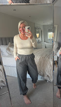 Load image into Gallery viewer, The Brushed cotton checked trousers with pockets

