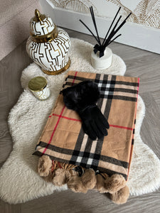 The ultimate cashmere feel scarf & gloves gift set