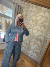 Load image into Gallery viewer, SALE The gold button round neck denim jacket (No exchange or return)
