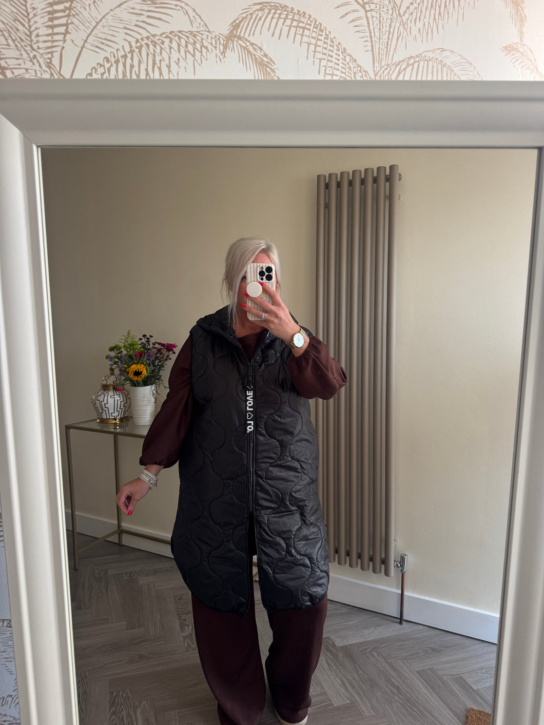 The black tab “Love” gillet