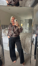 Load image into Gallery viewer, The Bobbie showerproof jacket
