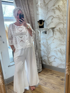The fluted sleeve crochet top