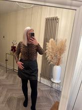Load image into Gallery viewer, The supersoft basic animal print jersey top
