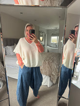 Load image into Gallery viewer, The v neck knitted tank
