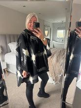 Load image into Gallery viewer, The Marlborough checked jacket/cape
