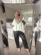 Load image into Gallery viewer, The pu barrel trousers
