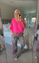Load image into Gallery viewer, The animal print side stripe pin tuck joggers
