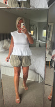 Load image into Gallery viewer, The Ibiza puff hem shorts
