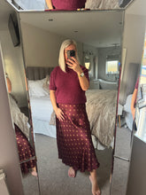 Load image into Gallery viewer, The elasticated waist satin heart skirt
