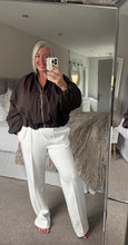 Load image into Gallery viewer, The puff hem zip jacket in chocolate
