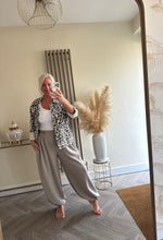 Load image into Gallery viewer, The super stretch animal print jacket

