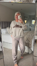 Load image into Gallery viewer, The tie waist tapered pin tuck joggers
