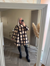 Load image into Gallery viewer, The swing coat
