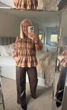 Load image into Gallery viewer, The Supersoft pu pin tuck trousers
