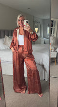 Load image into Gallery viewer, The satin abstract trouser suit

