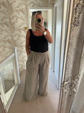 Load image into Gallery viewer, The wide leg cord trousers in mushroom
