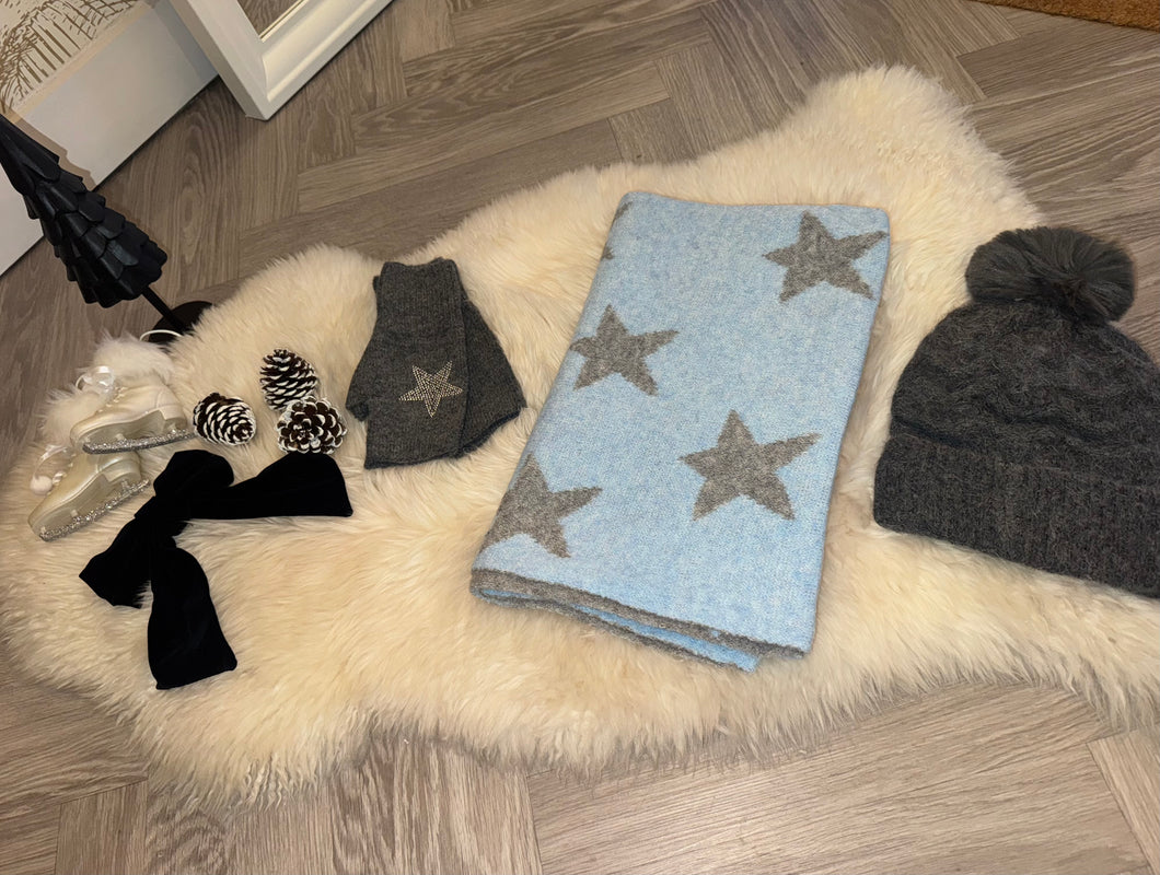 The ultimate Hat scarf & gloves set