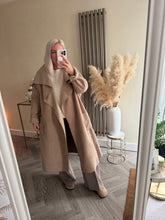 Load image into Gallery viewer, The waterfall boucle coat
