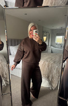 Load image into Gallery viewer, The gold seam detail luxe jersey tracksuit
