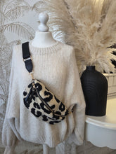 Load image into Gallery viewer, The teddy borg cross body bag
