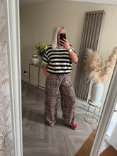 Load image into Gallery viewer, The animal print tie waist trousers with pockets
