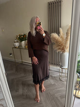 Load image into Gallery viewer, The lace hem satin skirt
