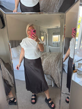 Load image into Gallery viewer, The elasticated waist satin skirt
