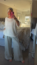 Load image into Gallery viewer, The striped linen trousers with pockets
