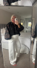 Load image into Gallery viewer, The zeta Otto embroidered print zip jacket with puff sleeves
