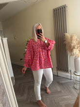 Load image into Gallery viewer, The cotton smock tops in animal print &amp; daisy stripe

