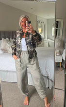 Load image into Gallery viewer, The lightweight camo zip jacket
