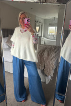 Load image into Gallery viewer, The v neck knitted tank
