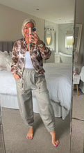 Load image into Gallery viewer, The lightweight camo zip jacket
