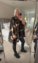 Load image into Gallery viewer, The Marlborough checked jacket/cape
